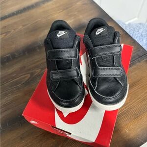 Nike size 10C black/white